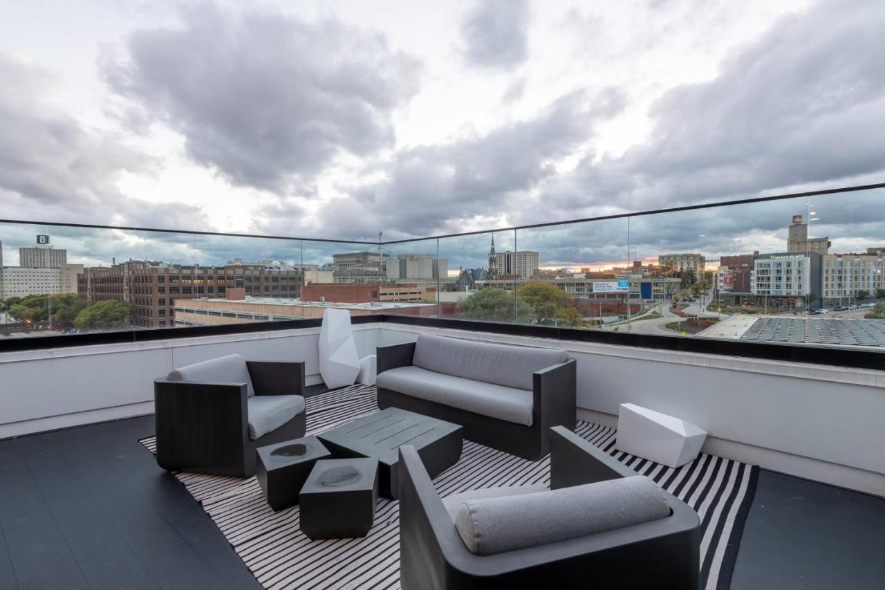 Modern 1Br Apt With Skywalk To Fiserv, Rooftop, And Parking Milwaukee Eksteriør billede