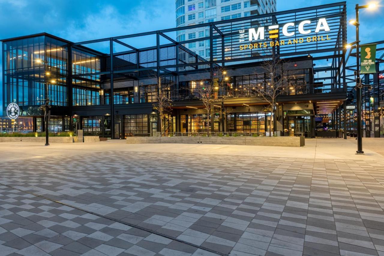 Modern 1Br Apt With Skywalk To Fiserv, Rooftop, And Parking Milwaukee Eksteriør billede