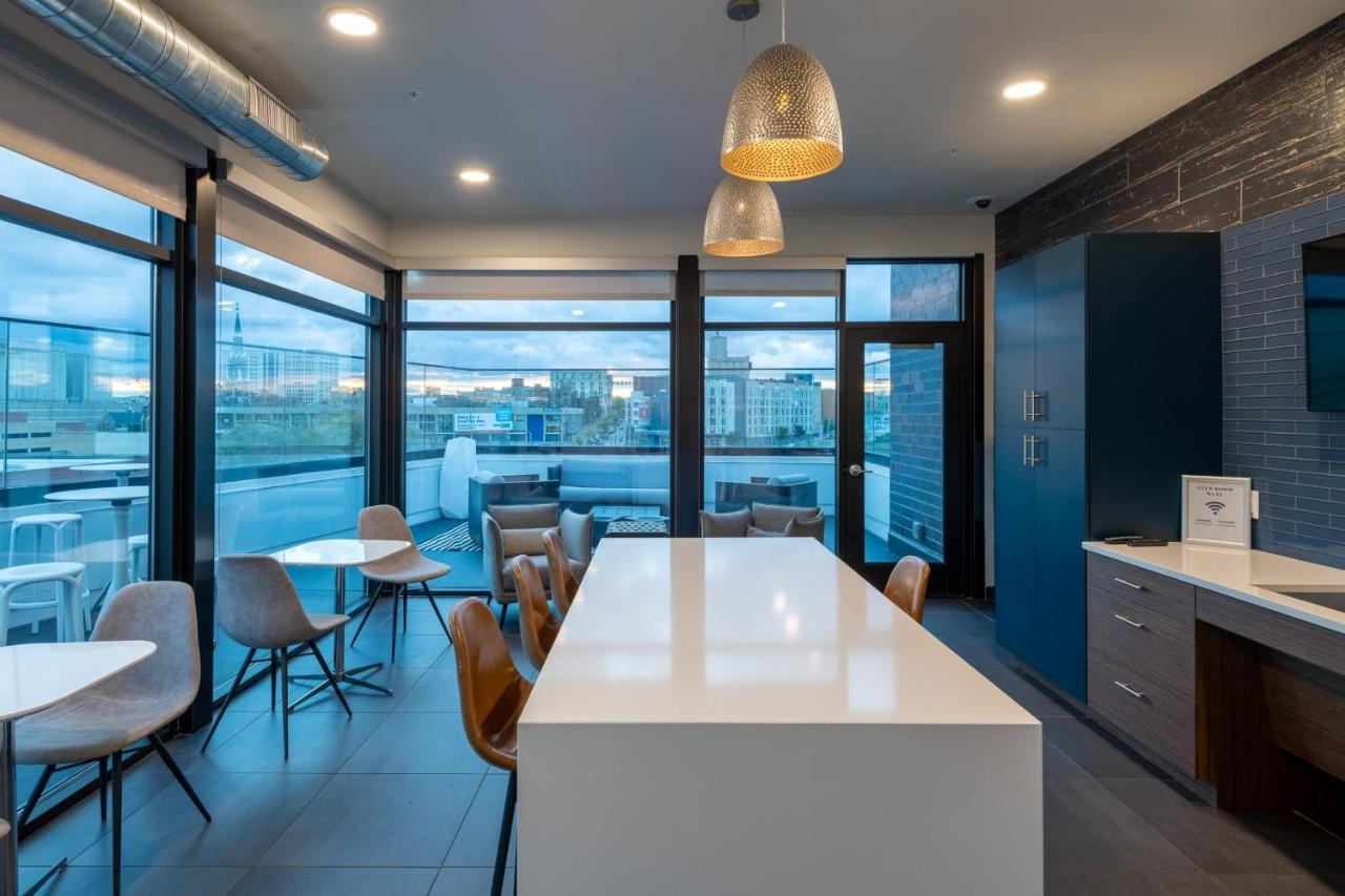 Modern 1Br Apt With Skywalk To Fiserv, Rooftop, And Parking Milwaukee Eksteriør billede