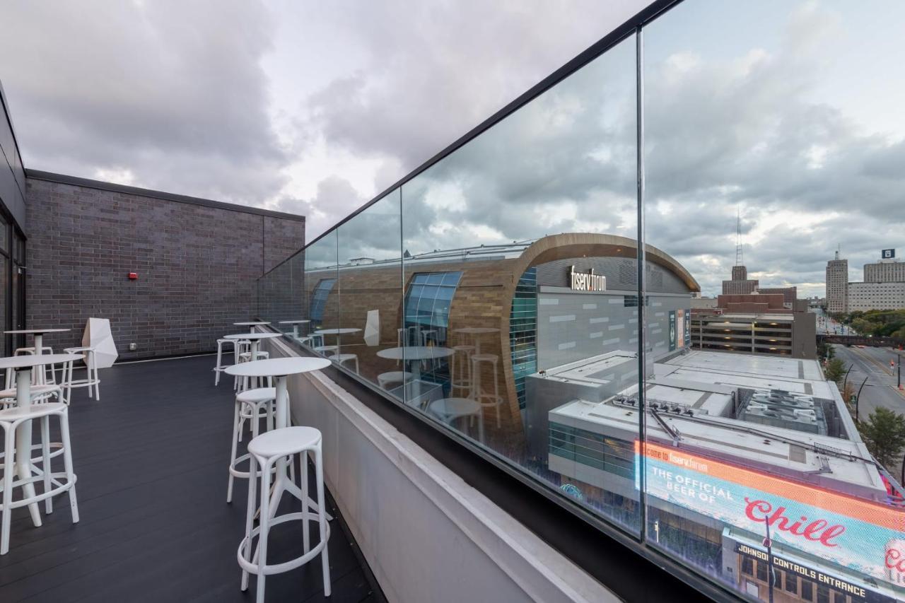 Modern 1Br Apt With Skywalk To Fiserv, Rooftop, And Parking Milwaukee Eksteriør billede