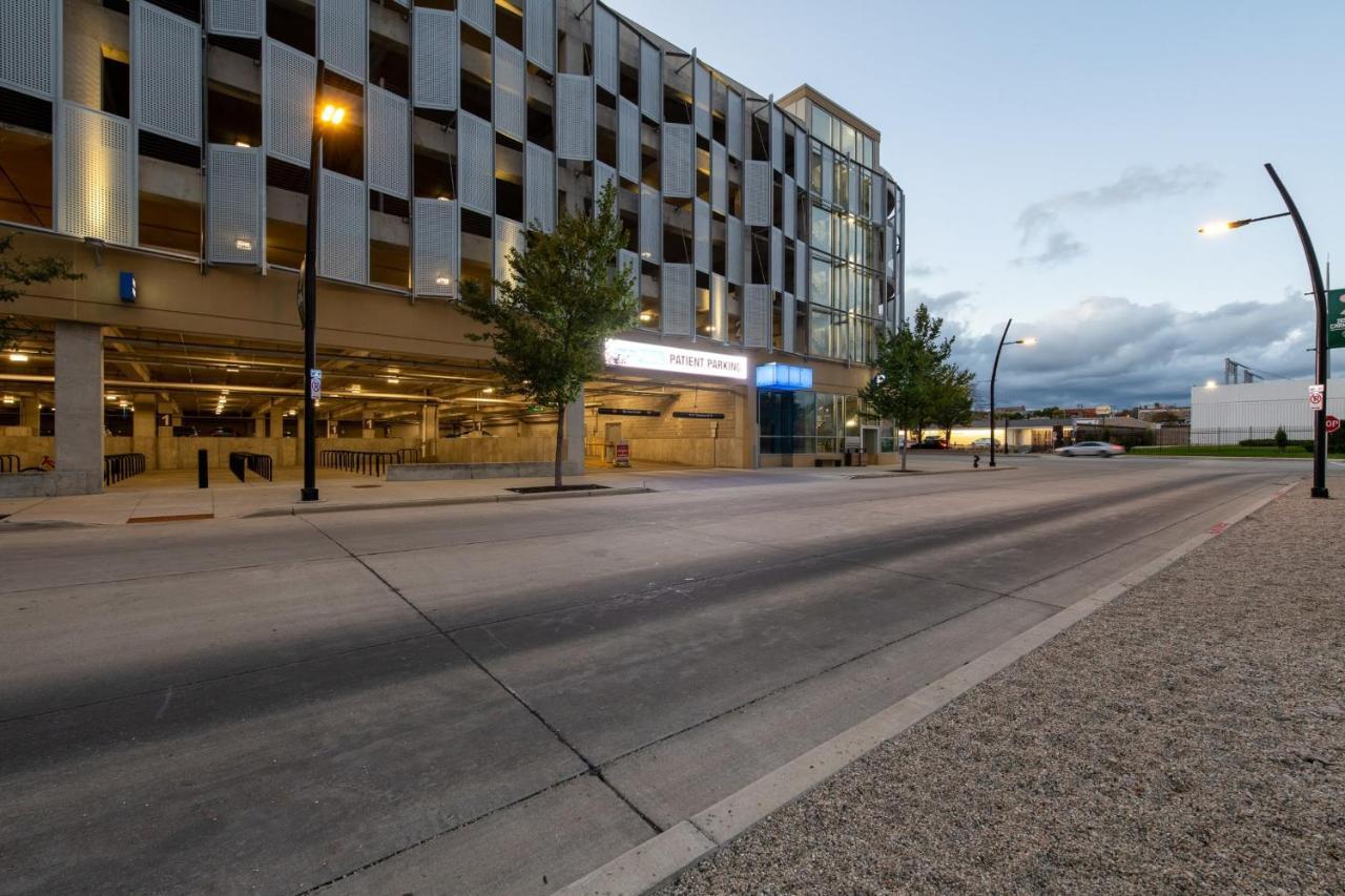 Modern 1Br Apt With Skywalk To Fiserv, Rooftop, And Parking Milwaukee Eksteriør billede